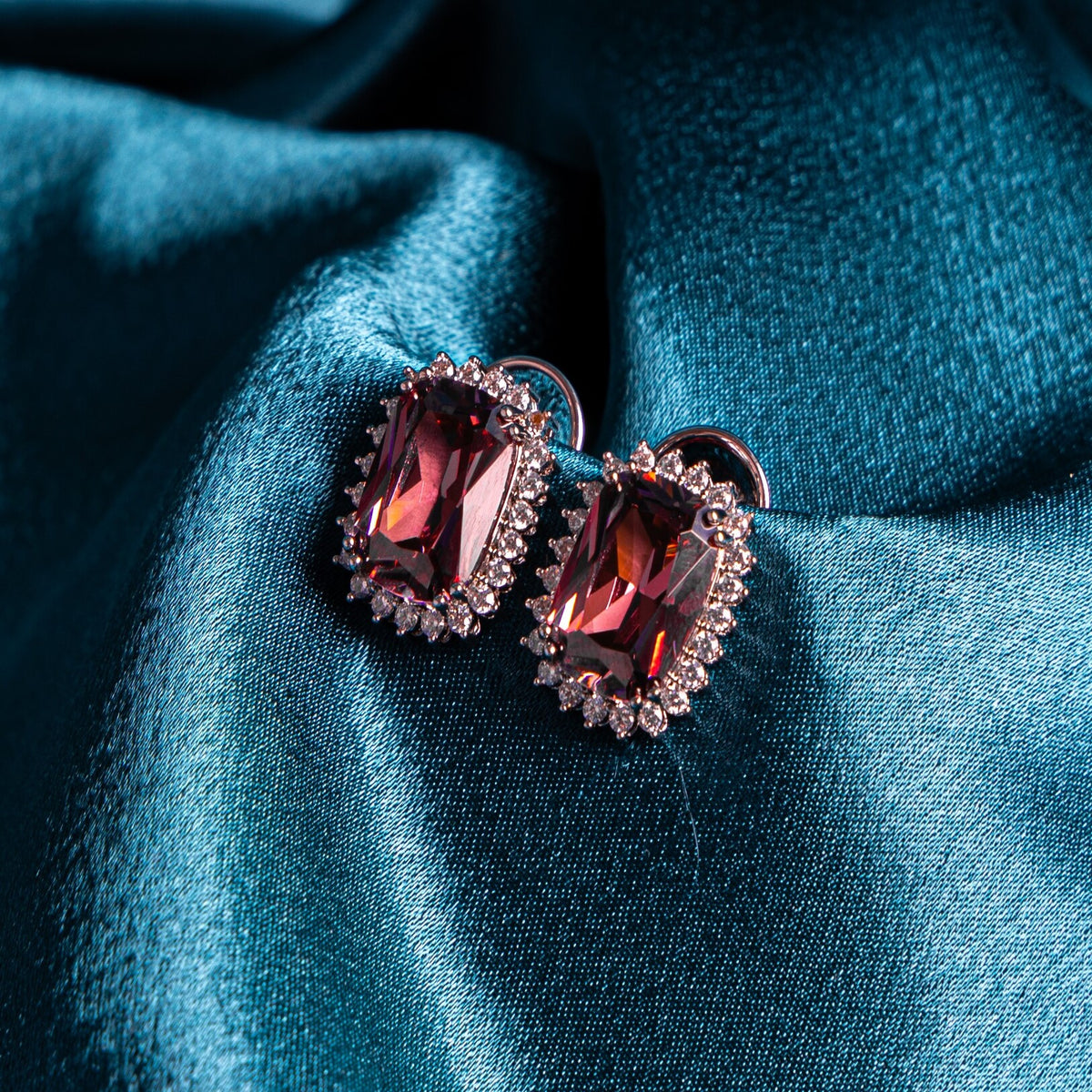 Cushion studs