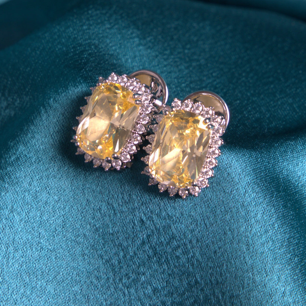 Cushion studs